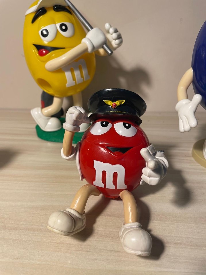 Renkli M&M's Aksiyon Figürleri ve Saat - Görsel 3