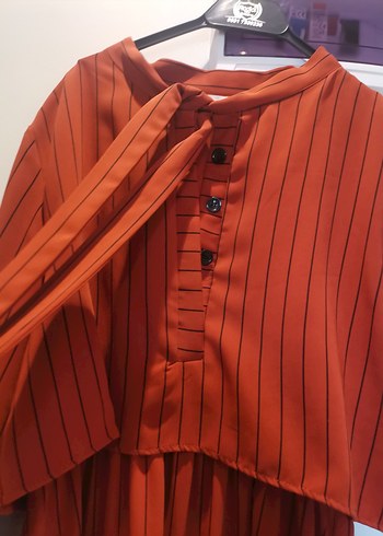 Kırmızı Çizgili Uzun Piliseli Elbise - Görsel 2