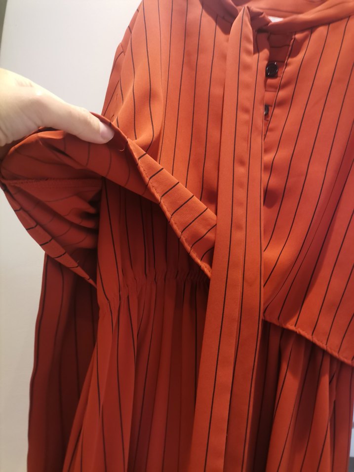 Kırmızı Çizgili Uzun Piliseli Elbise - Görsel 3