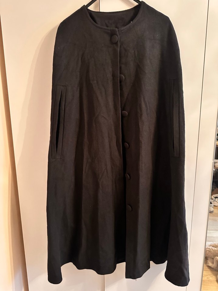 Düğmeli Siyah Keten Uzun Kadın Pelerin - Görsel 3