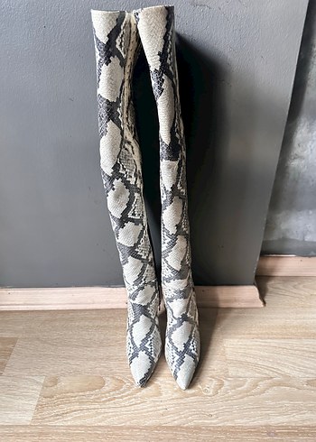 VAKKO Yılan Desenli Gri İnce Topuklu diz üstü Kadın Çizme - Görsel 5