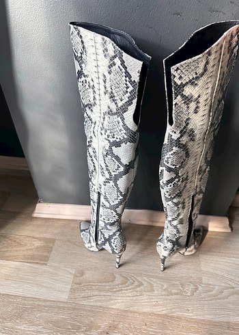 VAKKO Yılan Desenli Gri İnce Topuklu diz üstü Kadın Çizme - Görsel 4