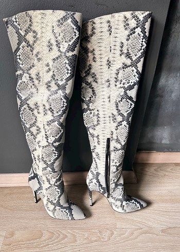 VAKKO Yılan Desenli Gri İnce Topuklu diz üstü Kadın Çizme - Görsel 6