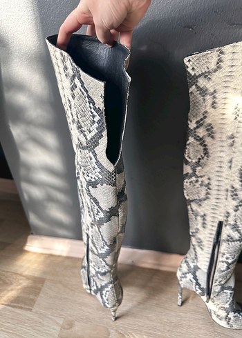 VAKKO Yılan Desenli Gri İnce Topuklu diz üstü Kadın Çizme - Görsel 11