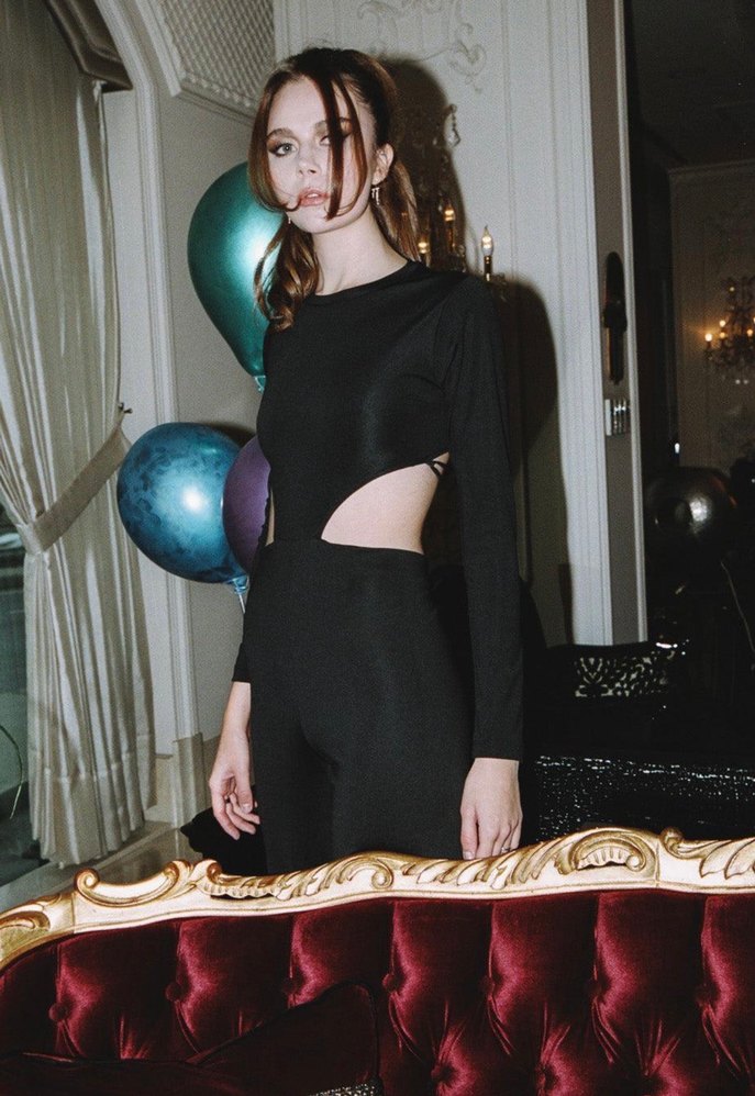 Sırt dekolteli tulum - Görsel 2