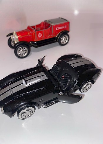 Siyah Oyuncak Araba Modeli - Görsel 4