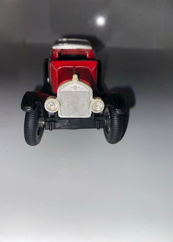 Siyah Oyuncak Araba Modeli - Görsel 2