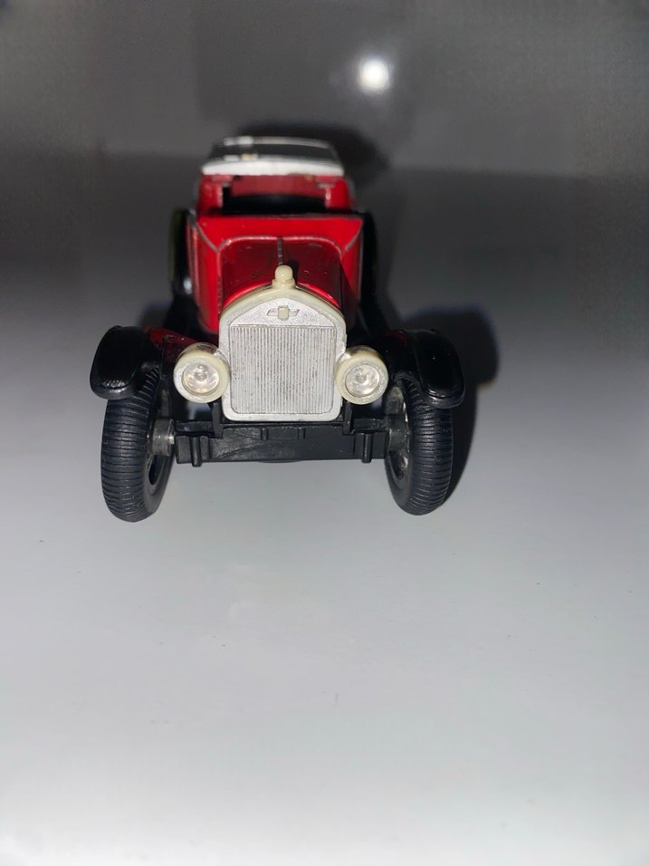 Siyah Oyuncak Araba Modeli - Görsel 2