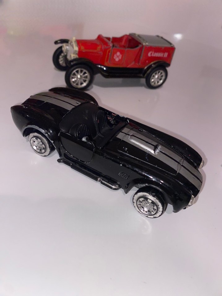 Siyah Oyuncak Araba Modeli - Görsel 3