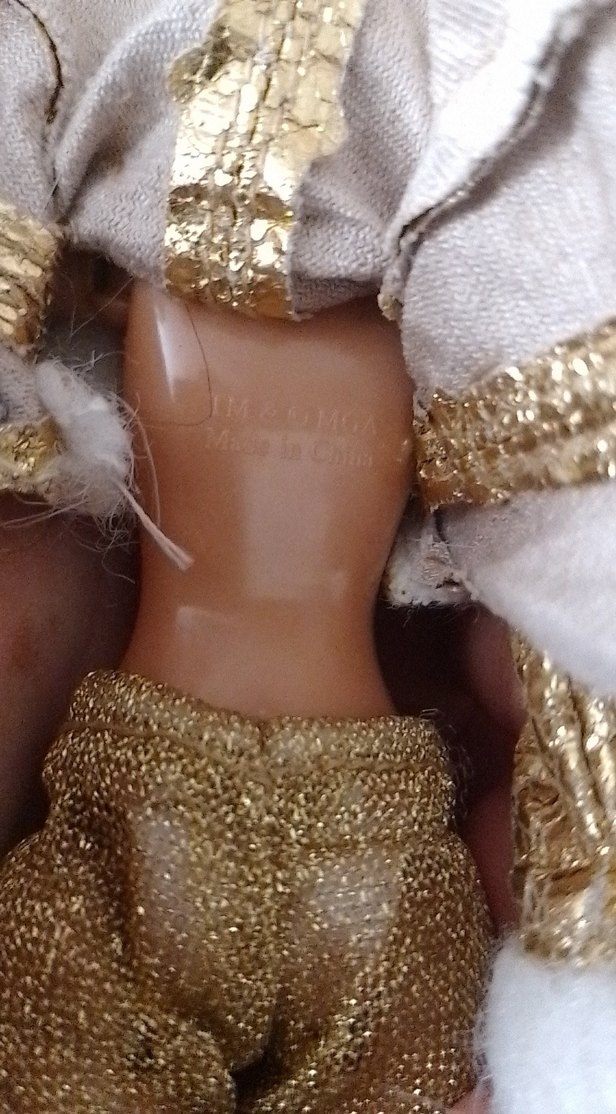 Parlak Altın Renkli Bebek - Görsel 4