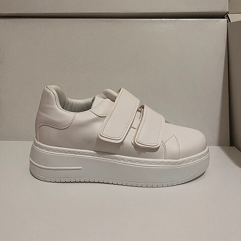 Cırtlı beyaz sneaker (21)