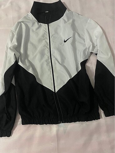 Nike yağmurluk