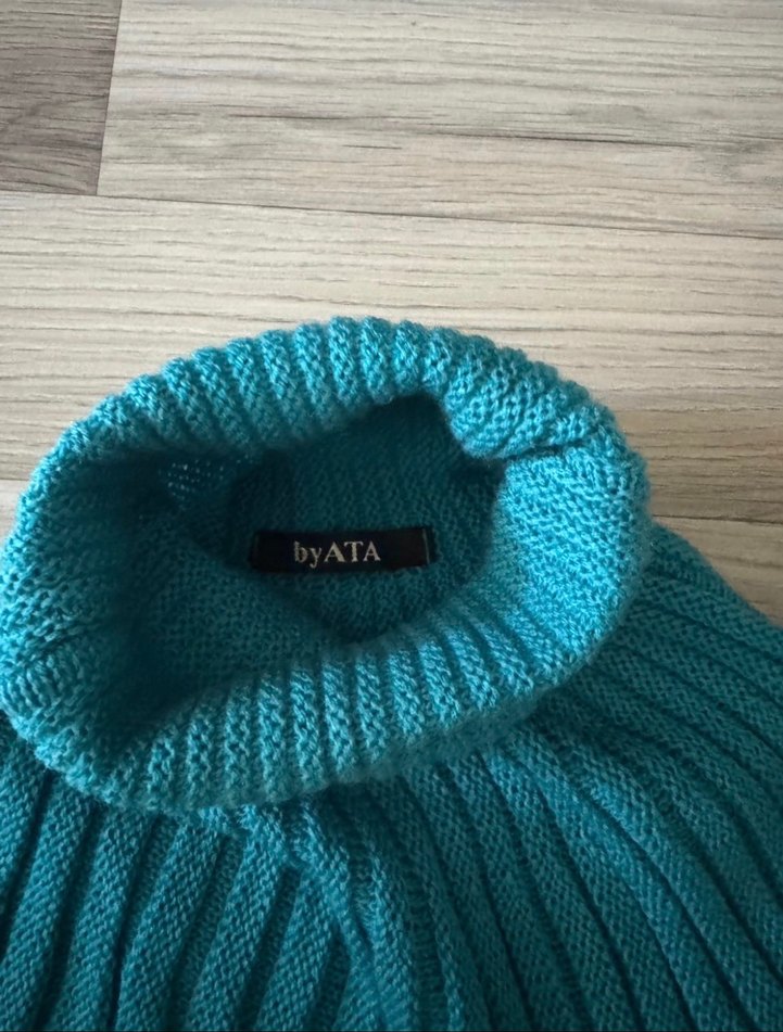 Turkuaz Pliseli Boğazlı Triko - Görsel 3