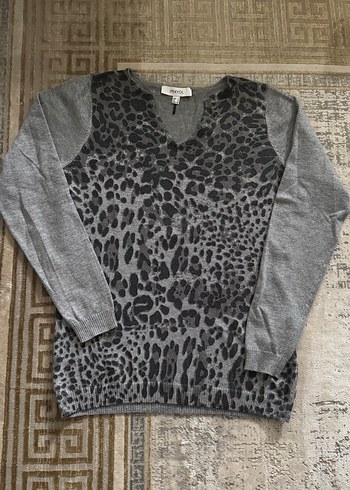Gri Leopar Desenli V Yakalı Kadın Kazak - Görsel 4