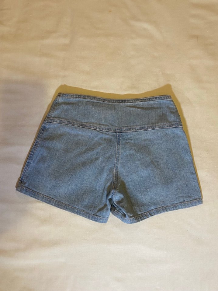 Kız Çocuk - Boncuk Nakışlı Pembe Kemerli Mini Kot Şort - Görsel 2