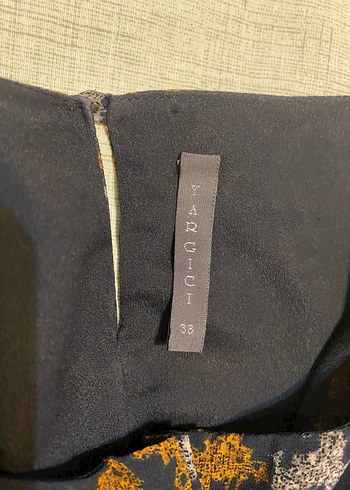 Yargıcı Desenli Şifon Elbise - Görsel 4