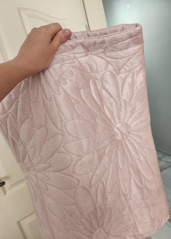 Beden pembe Renk Pembe Nakışlı Pastel Yatak Örtüsü