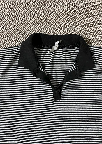 Düğmeli Siyah Beyaz Çizgili  Tişört - Görsel 3