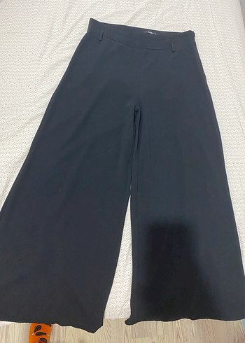 Kadın Siyah Pilili Bol Kesim Kumaş Pantolon - Görsel 2