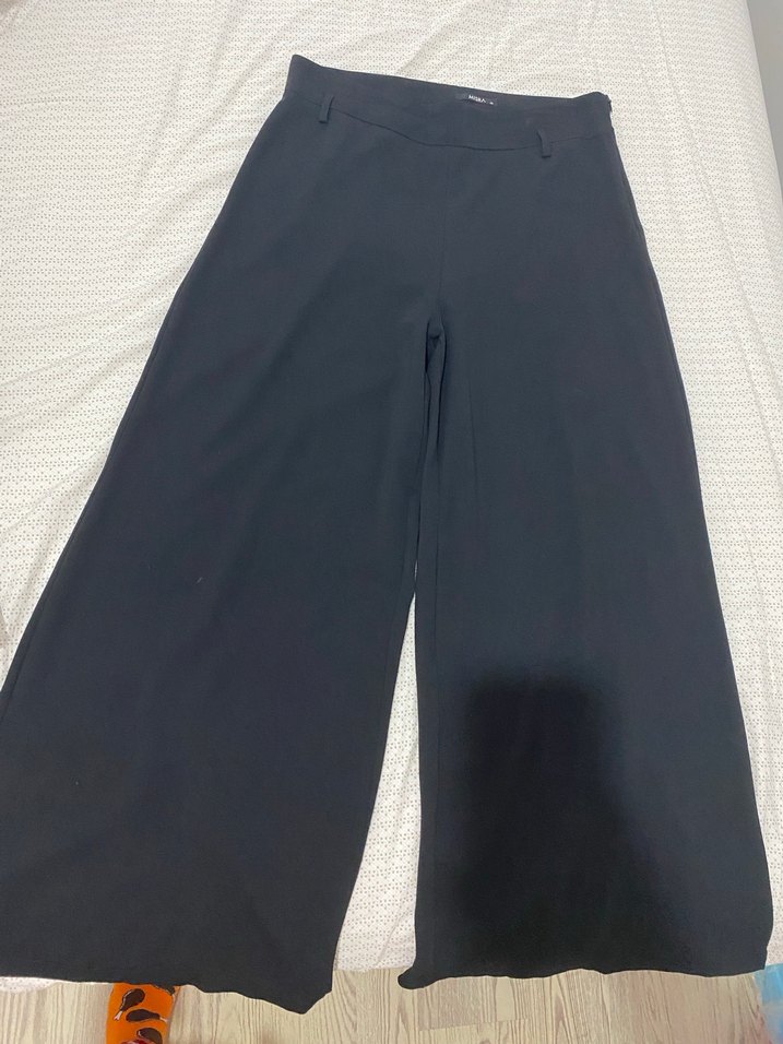 Kadın Siyah Pilili Bol Kesim Kumaş Pantolon - Görsel 2