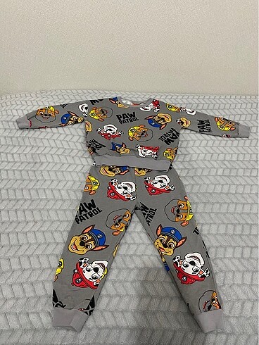 Erkek çocuk pijama takımı