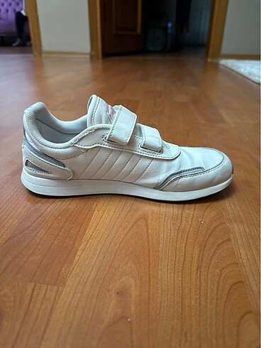 35 Beden beyaz Renk Kız cocuk adidas ayakkabı