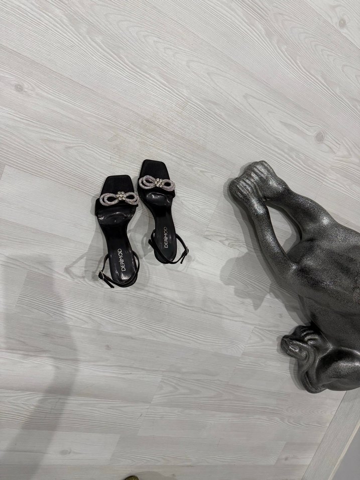 Kadın Siyah Parlak Yılan Desenli Topuklu Ayakkabı - Görsel 3