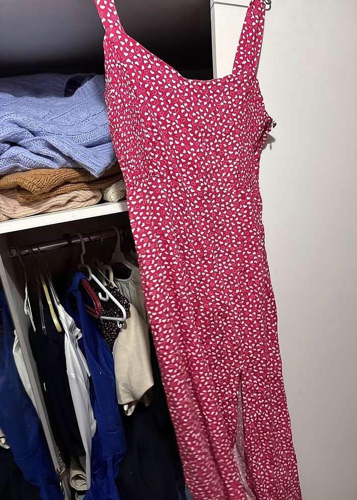 Yırtmaçlı kalp desenli elbise - Görsel 4