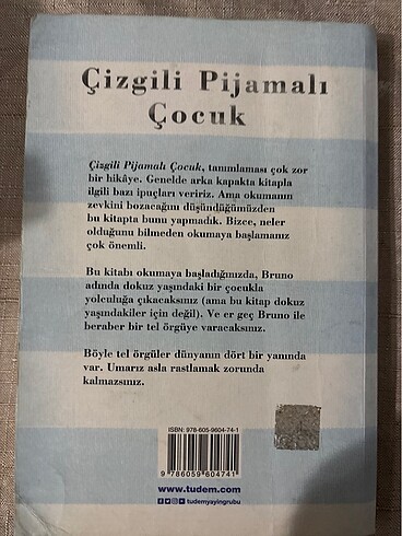  Çizgili pijamalı çocuk