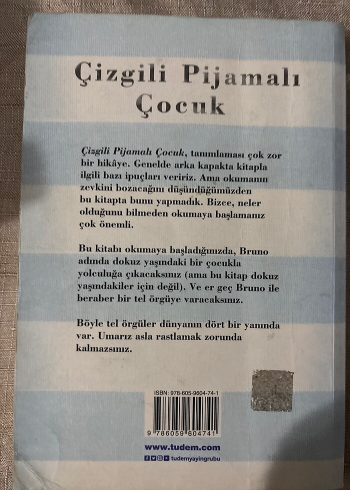 Çizgili pijamalı çocuk - Görsel 2
