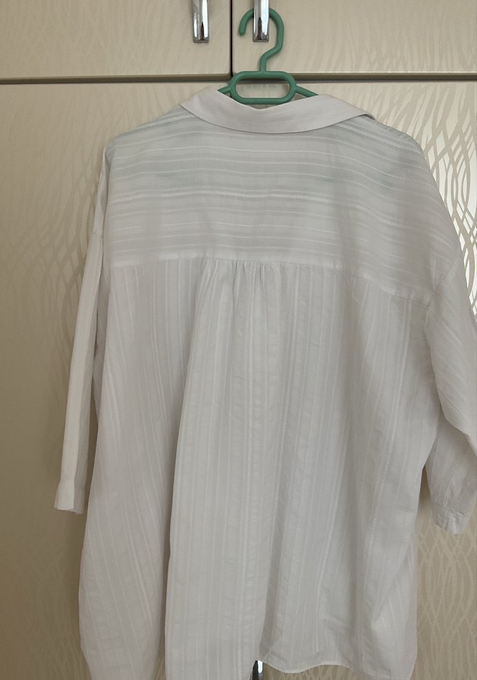 Düğmeli Beyaz Keten Kadın Gömlek - Görsel 3