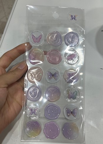 Pastel Mor Kelebekli kabartmalı sticker