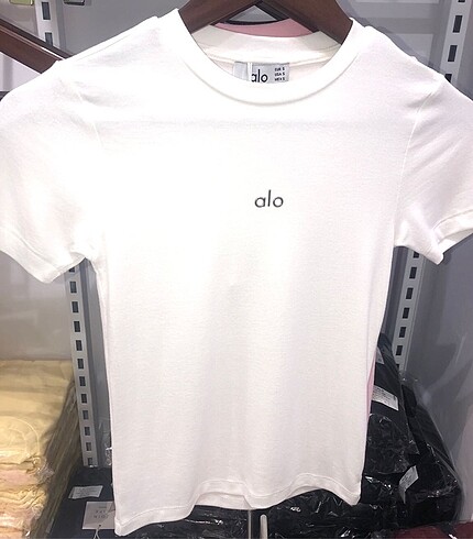 Alo yoga tshirt