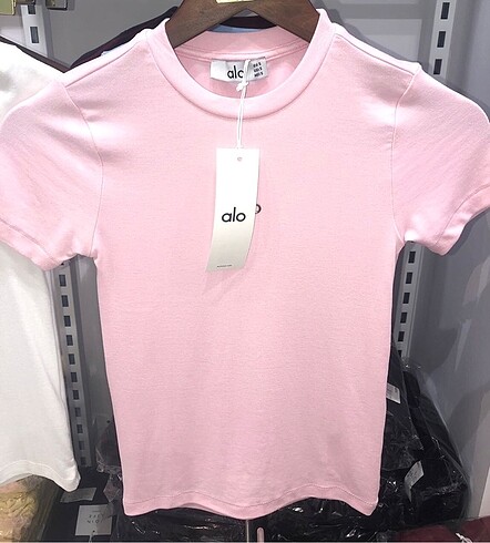 l Beden Alo yoga tshirt