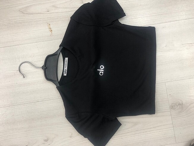 s Beden Alo yoga crop tshirt