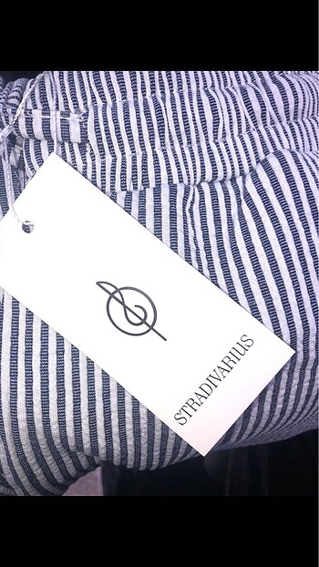 Stradivarius Çizgili pantolon sarı