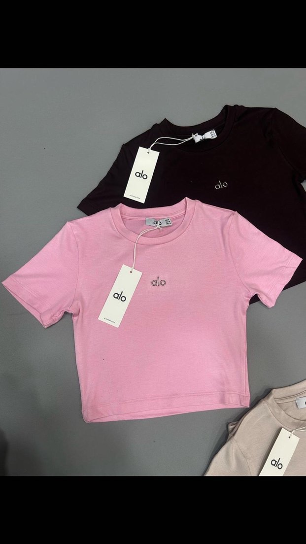 Alo yoga Crop Kadın Siyah Mini Tişört, Kısa Kollu, Crop - Görsel 2