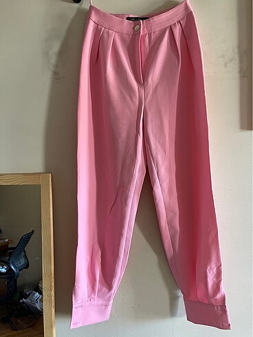 Pembe pantolon