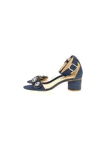 Zara Sandalet %70 İndirimli.