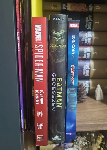 Marvel ve DC Temalı Roman Seti