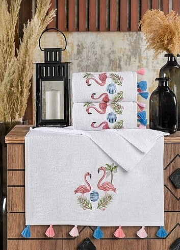 Flamingo Nakışlı Püsküllü 3'lu Havlu