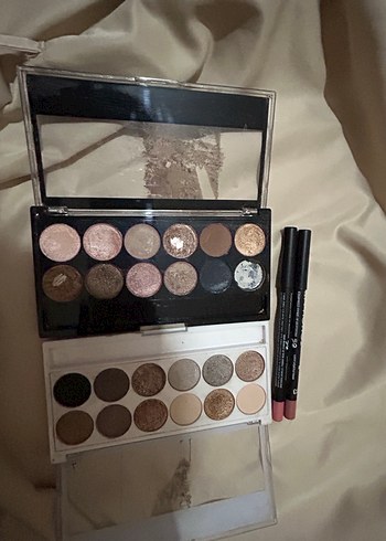 Çeşitli makyaj malzemeleri - Görsel 2