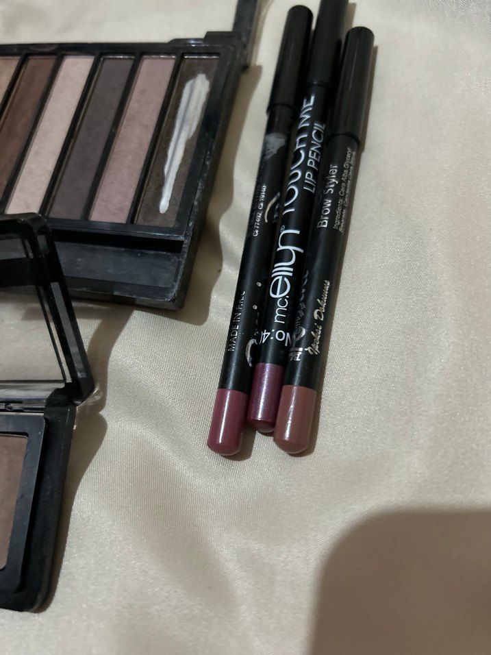 Bej Tonlarda Göz Farı Paleti ve Dudak Kalemleri - Görsel 5