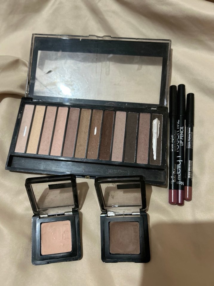 Bej Tonlarda Göz Farı Paleti ve Dudak Kalemleri - Görsel 2