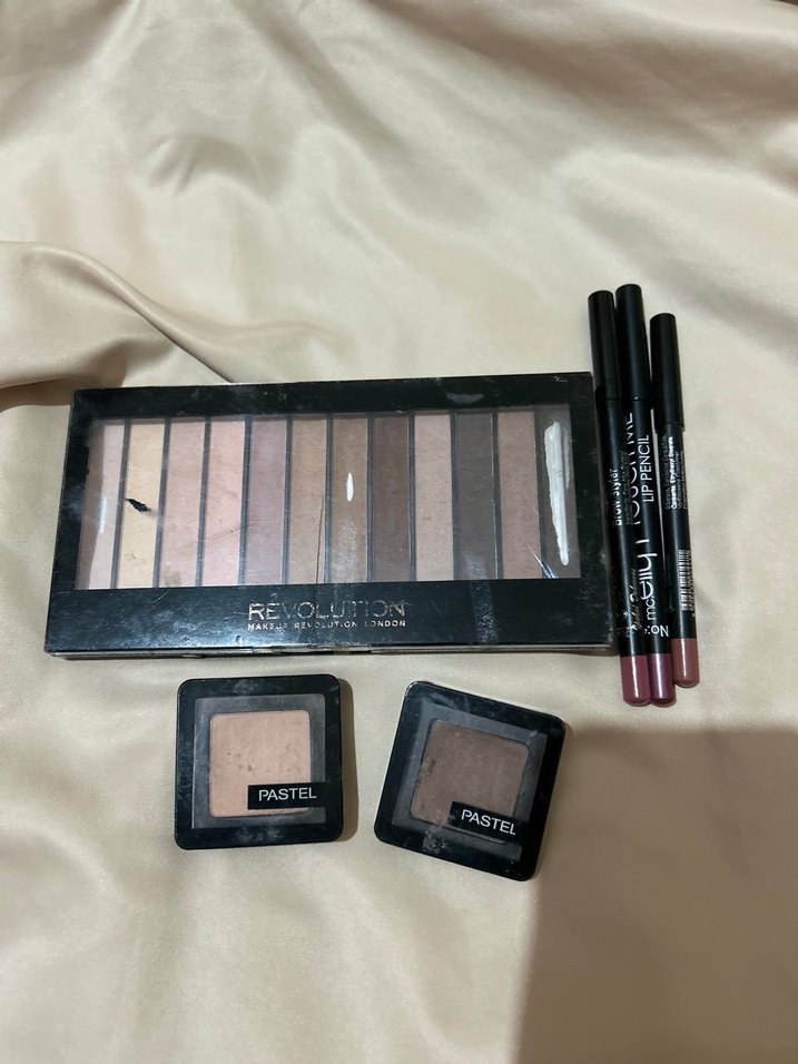 Bej Tonlarda Göz Farı Paleti ve Dudak Kalemleri - Görsel 4