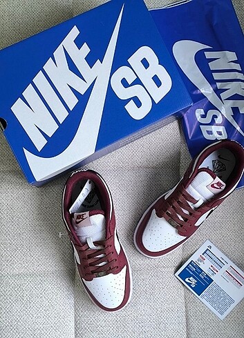 NİKE DUNK LOW BORDO SİYAH BARKODLU ÜRÜN ORJİNAL NİKE POŞETLİ SE