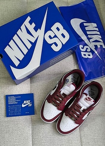 42 Beden NİKE DUNK LOW BORDO SİYAH BARKODLU ÜRÜN ORJİNAL NİKE POŞETLİ SE