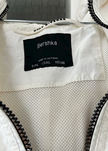 Bershka Beyaz Fermuarlı Uzun Kollu Kadın Yağmurluk