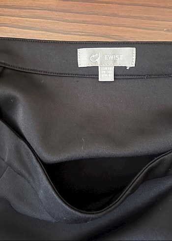 Twist Dantel Detaylı Siyah Uzun Etek