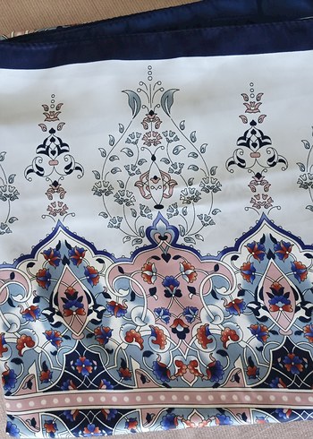 Desenli Eşarp - Görsel 3